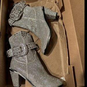 Silver glam cowboy boots Dollskill size 8 Excellent Condition